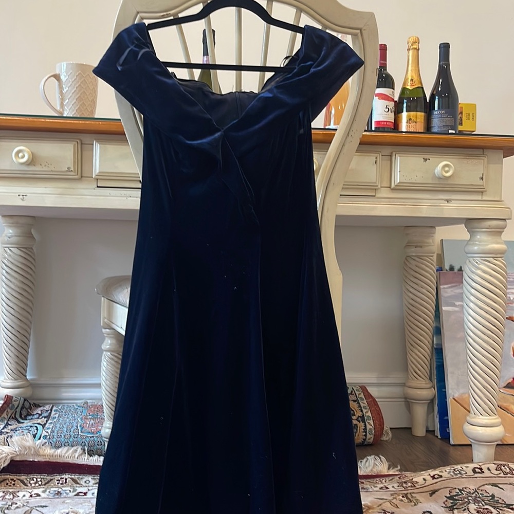 Off the shoulder midnight blue velvet dress size 4. brand new